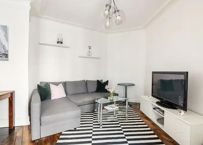 Spacious Bright Apartment In Montmartre Paris